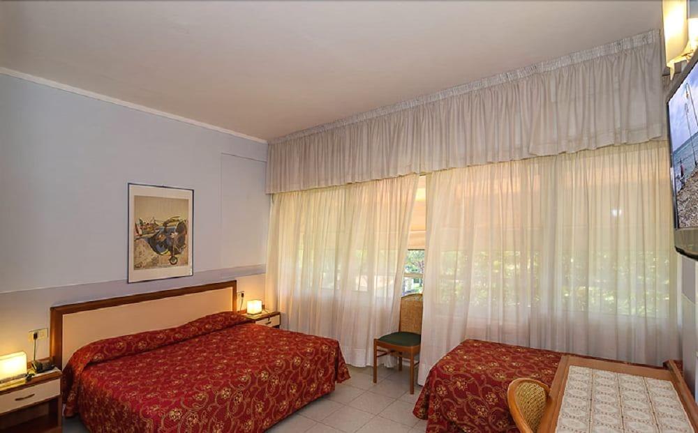 Hotel Le Ginestre Lido di Camaiore Extérieur photo